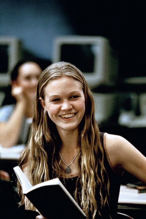 Kat Stratford, Julia Stiles, 10 Things I Hate About You, Other People, A Book, A Girl, Hairstyles, 10 Things