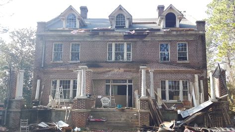 We bought a rundown abandoned mansion for $155k - now it's worth $745k more Old Victorian Homes Abandoned Mansions, Old Mansions For Sale, Abandoned Mansion For Sale, Brick Mansion, Manor Estate, Estate House, Old Manor, Abandoned Mansion, Old Mansions