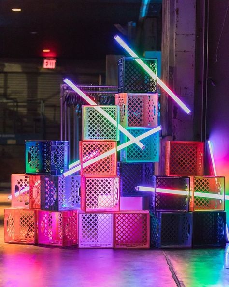 Box Design Ideas, Plastic Milk Crates, معرض فني, Experiential Design, Neon Box, Hal Decor, Milk Crates, Neon Party, Display Design