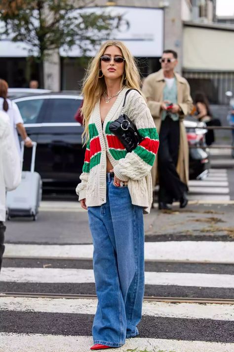 12 Ideas for How to Wear Wide-Leg Pants Street Mode, Baggy Clothing, Long Black Sweater, Parisienne Chic, Milan Street Style, Moda Paris, High Street Fashion, Maxi Cardigan, Milano Fashion Week