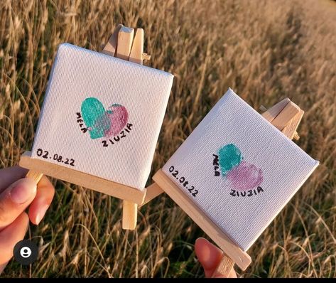 Cute Couple Things To Do Art, Couple Art Projects Activities, Mini Canvas Art Couple, Mini Canvas Couple Painting, Diy Couple Art Ideas, Diy Couple Crafts, Canvas Couple Painting Ideas, Painting Ideas For Birthday, Canvas Gifts For Boyfriend