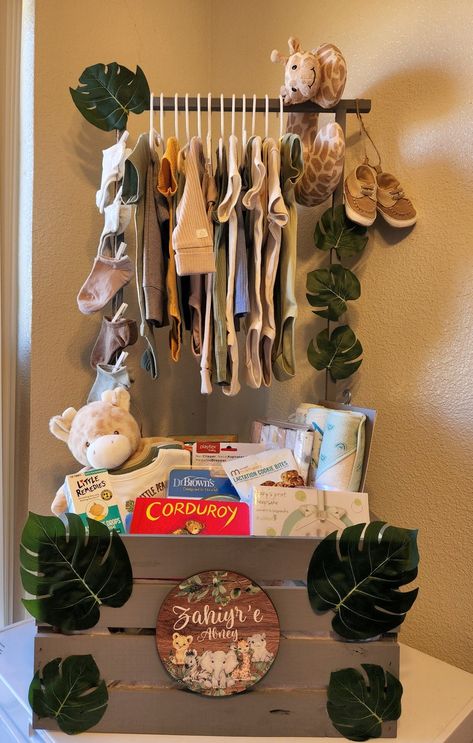 Luxury Babyshower Gift Closet - Etsy Canada Baby Shower Foods, Shower Foods, Baby Boy Gift Baskets, Gift Closet, Shower Baskets, Lion King Baby Shower, Diaper Gifts, Lion King Baby, Baby Shower Baskets