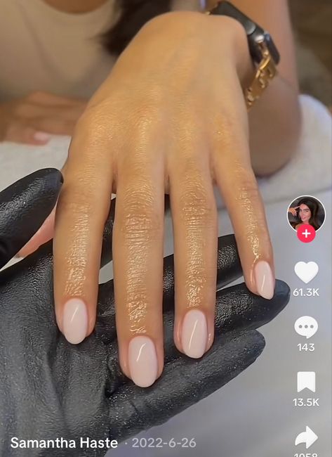 Natural Nail Shape Acrylics, Almond Nails Dark Skin Tone, Dip Milky Nails, Classic Nail Shape, Bridesmaid Nails Gel, Lydia Millen Nails, Almond Pink Nails Short, Super Natural Nails, Small Nail Beds Manicure