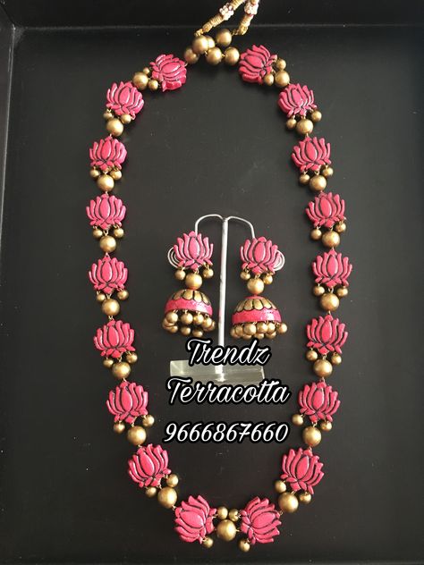 Lotus Terracotta Jewellery, Simple Terracotta Jewellery, Terracotta Jewellery Making Ideas, Terrakota Design, Terracotta Earrings Design, Clay Jewelry Diy Necklace, Terrakota Jewelry, Clay Chain, Silk Thread Earrings Designs