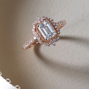 Engagement Rings Vintage Emerald Cut, Starburst Halo Engagement Ring, Vintage Rose Gold Diamond Ring, Shane Co Engagement Rings, Vintage Yellow Gold Engagement Ring, Wedding Rings Gold Unique, Boho Wedding Rings Engagement, Rose Gold Vintage Engagement Rings, Vintage Rose Gold Engagement Rings