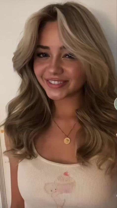 Haircuts Cute Medium, Cute Thick Hair Haircuts, Cute Haircuts For Medium Hair Curly, Cool Haircuts For Women Medium, Medium Long Haircut For Thick Hair, Haircuts For Teens Girls Medium, Girl Haircut Long, Bangstyle Hair Long Layers, Hair Cuts To Get