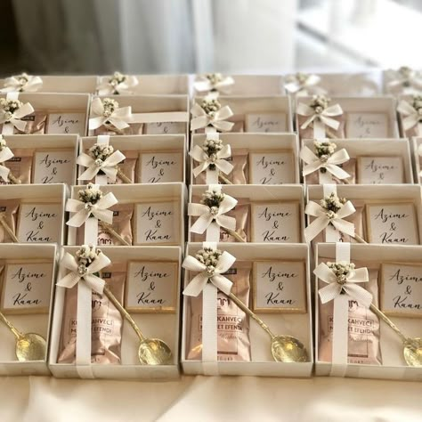 Wedding Guest Gifts Party Favors, Wedding Chocolate Decoration, Wedding Doorgift, Practical Wedding Favors, Wedding Favours Bottles, Coffee Wedding Favors, Islam Art, Coffee Favors, Wedding Bottle Opener Favors