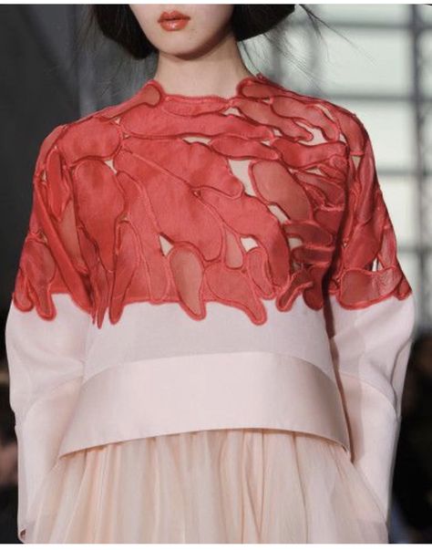 Embroidery Fashion Detail, Antonio Berardi, Embroidery Designs Fashion, Textiles Fashion, Wedding Outfits, Embroidery Fashion, 2015 Fashion, Mode Inspiration, Fashion Details