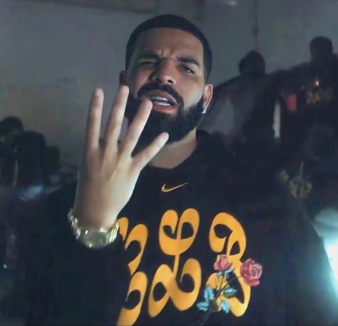 Drake Twitter Header, Aesthetic Rapper Pictures, Drake Videos, Retirement Aesthetic, Clb Drake, Drake Pfp, Drake Playlist, Rapper Pictures, Music Video Aesthetic