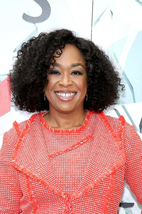 Shonda Rhimes on Raising Her Kids in the Age of Instagram: "Looking Different Should Be a Badge of Honor" Shonda Rhimes, Olivia Pope, Black Goddess, Celebrity Families, Fashion Moments, Celebrity Kids, Grey's Anatomy, Best Fashion, Black Is Beautiful