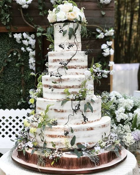 60 Forest Themed Wedding Ideas That Beautiful For SummerHome Design And Interior | Home Design And Interior Fairy Quince, Nature Wedding Cake, Enchanted Forest Wedding Cake, Forest Wedding Cake, Wedding Cake Nature, Wedding Cake Forest, Faerie Wedding, Enchanted Forest Wedding Theme, Twilight Wedding