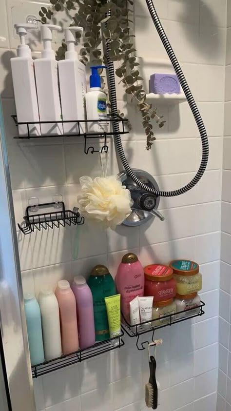 Bilik Air, House Organisation, Aesthetic Bathroom, Apartment Vibes, Bathroom Decor Apartment, Restroom Decor, Future Apartment Decor, Shower Skin Care, Shower Organization