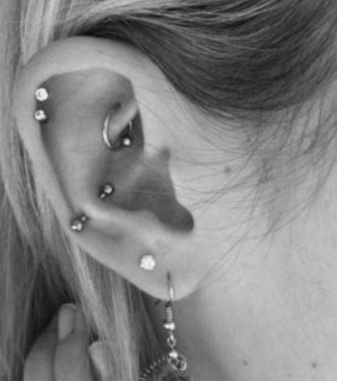 Ohrknorpel Piercing, Piercing Names, Ear Piercing Names, Different Ear Piercings, Snug Piercing, Types Of Ear Piercings, Daith Earrings, Tiny Hoop Earrings, Tragus Piercing