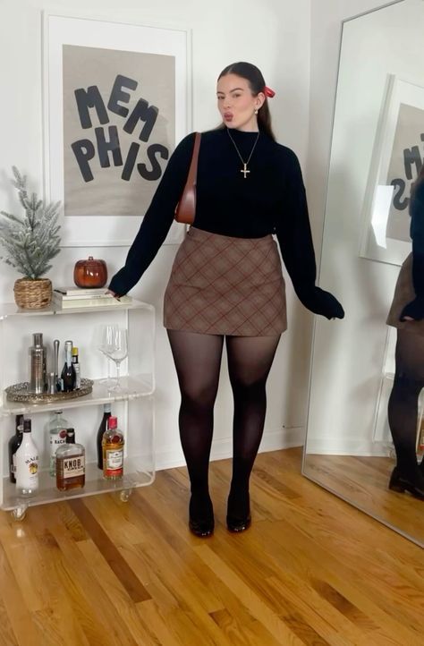 Curvy Flannel Outfit, Midsize Bday Outfits, Thick Body Fall Outfits, Plus Size Fall Fashion Aesthetic, Casual Elegant Outfits Plus Size, Curvy Cold Weather Outfits, Plus Size Dark Feminine Aesthetic, Black Mini Skirt Outfit Curvy, Corporate Fashion Plus Size