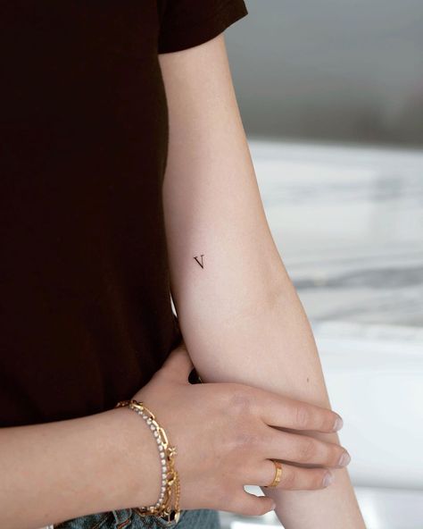 a little “V” for her brother ♥︎ ⠀⠀⠀⠀⠀⠀⠀⠀⠀⠀⠀ ⠀⠀⠀⠀⠀⠀⠀⠀⠀⠀⠀ ⠀⠀⠀⠀⠀⠀⠀⠀⠀⠀⠀ ⠀⠀⠀⠀⠀⠀⠀⠀⠀⠀⠀ ⠀⠀⠀⠀⠀⠀⠀⠀⠀⠀⠀ ⠀⠀⠀⠀⠀⠀⠀⠀⠀⠀⠀ ⠀⠀⠀⠀⠀⠀⠀⠀⠀⠀⠀ ⠀⠀⠀⠀⠀⠀⠀⠀⠀⠀⠀… | Instagram Small V Tattoo, V Tatoos Letter, Cursive V Tattoo, V Tattoo Ideas, V Initial Tattoo, E Letter Tattoo, Letter V Tattoo Ideas, One Letter Tattoo, Vii Tattoo