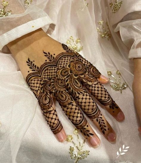 Mehndi Design Pakistani, Pakistani Mehndi Design, Mehandi Ideas, Mehandi Ceremony, Tikki Mehndi, Easy Mehendi, Henna Painting, Kashee's Mehndi Designs, Back Hand Mehndi Design