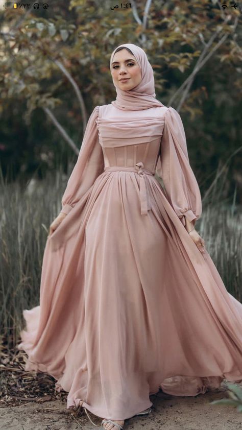 Hijab Dress Party Simple, Hijab Stile, Pink Hijab, Hijab Dress Party, Estilo Hijab, Bride Dress Simple, Stile Hijab, Gowns Dresses Elegant, Soiree Dress