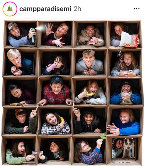 Family Box Photoshoot, Family Box Photo, Team Photoshoot Ideas Fun, Cardboard Photoshoot, Cardboard Box Photoshoot, Box Pictures Ideas, Christmas Box Photoshoot, In The Box Photoshoot, Diy Photo Ideas