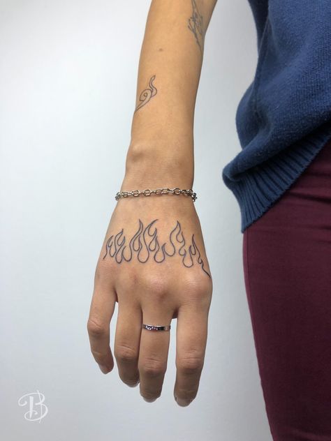 Fire On Hand Tattoo, Flame Hand Tattoo, Fire Hand Tattoo, Flames Tattoo, Fist Tattoo, Hand Tatto, How To Draw Fingers, Minimal Tattoo Design, Ring Finger Tattoos