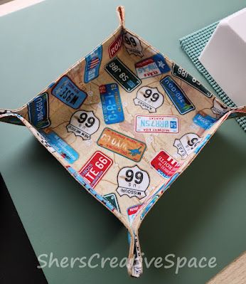 Sher's Creative Space: Tutorial - Fabric Tray, Great for Travel Snap Tray Pattern, Fabric Tray Pattern, Fabric Trays Patterns, Patchwork Basket, Thread Catchers, Fabric Tray, Diy Jewelry Tray, Fabric Bowl, Beginner Quilt