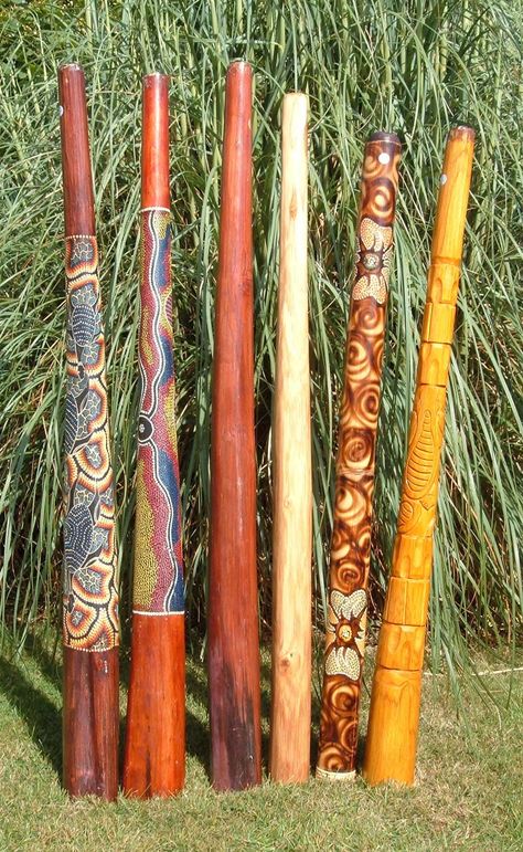 "Wonderfully carved and decorated bamboo didgeridoos ~ Australia" We need to find an interesting way to display the vintage didgeridoo Pete got for Christmas. -CAB Didgeridoo, Joan Baez, Joe Cocker, Aboriginal Artists, Painted Sticks, Sticks And Stones, Travel Australia, Janis Joplin, Australian Art