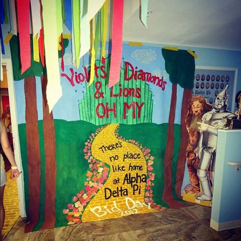 Adpi bid day banner #wizardofoz #bidday Wizard Of Oz, Wizard Of Oz Bid Day, Bid Day Banner, Sorority Girls, Sorority Banner, Alpha Delta Pi, Alpha Delta, Bid Day, Sorority