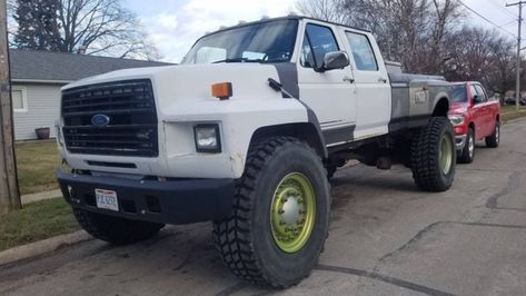 This 1991 Ford F-700 Pickup Conversion Makes Other Trucks Look Tiny 6 Door Truck, Ford Work Trucks, Big Ford Trucks, Truck Life, 4x4 Truck, Bug Out Vehicle, Automotive Engineering, Ford F Series, Truck Stuff