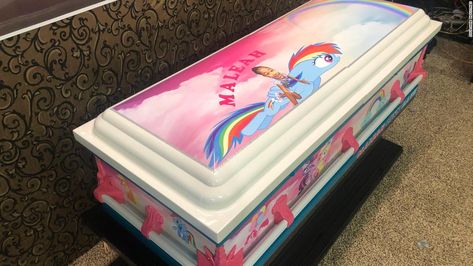 Pink Coffin Aesthetic, Casket Aesthetic, Monster High Coffin, Aesthetic Coffins, Weird Caskets, Vampire Casket, Lowrider Art, Hello Kitty Pictures, Wood Working For Beginners