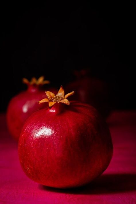 Pomegranate Reference, Pomegranate Photography, Pomegranate Art, Cocktail Bitters, Healthy Fruit, Fruit Photography, Red Pomegranate, Pomegranate Juice, Tree Care