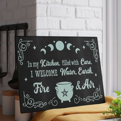 Spiritual Kitchen Decor, Witchy Cottage Kitchen, Witchy Cottage Decor, Witch Room Ideas, Fairycore Kitchen, Witchy Kitchen Ideas, Witchy Apartment Aesthetic, Kitchen Witch Aesthetic, Witchy Kitchen Aesthetic