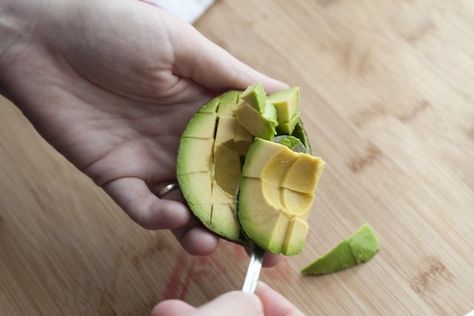 How to Prepare and Store Avocado Can You Freeze Avocado, How To Ripen Avocados, Freeze Avocado, Avocado Benefits, Meat Meals, Palvin Barbara, Cholesterol Lowering Foods, Ripe Avocado, 100 Calories