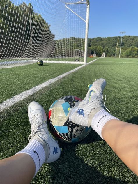 Xander Knight, Bergman Brothers, Chloe Liese, Brothers Aesthetic, She's The Man, Ball Aesthetic, Soccer Inspiration, Female Soccer Players, Endurance Workout