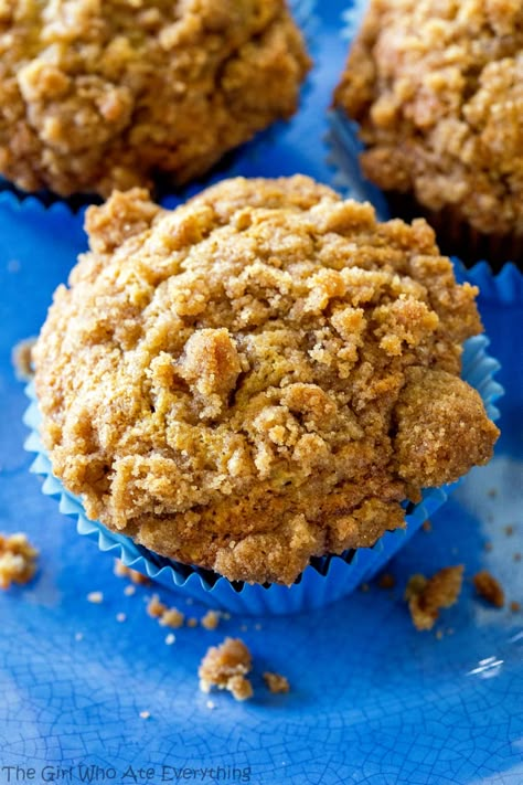 Homemade Banana Muffins, Best Banana Muffins, Best Banana Muffin Recipe, Banana Muffin Recipe Easy, Moist Banana Muffins, Banana Muffins Recipe, Banana Muffins Easy, Crumb Muffins, The Girl Who Ate Everything