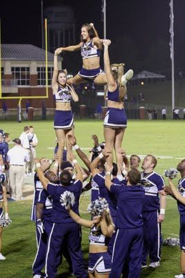 Georgia Southern Cheerleaders Easy Cheer Stunts, Cheer Pyramids, Cheer Moves, Cool Cheer Stunts, Cheerleading Workouts, Cheer Dance Routines, Cheer Team Pictures, Sideline Cheer, Youth Cheer