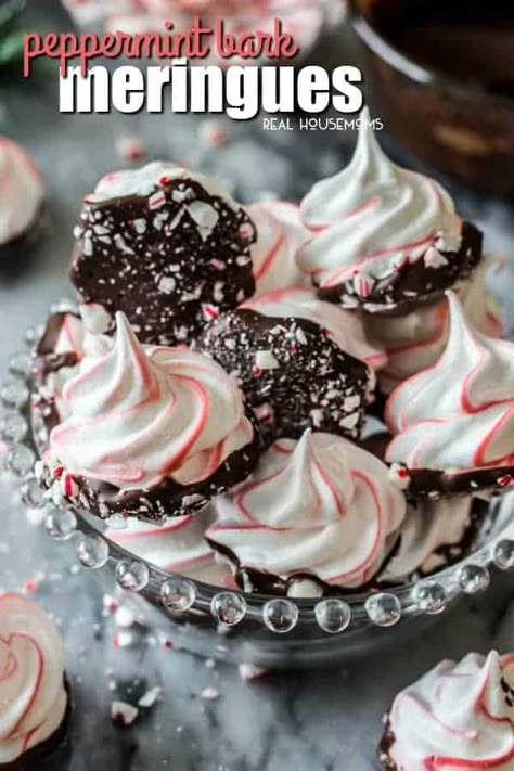 Peppermint Meringue Cookies, Gluten Free Christmas Treats, Peppermint Meringue, Peppermint Kisses, Peppermint Meringues, Meringue Cookie Recipe, Flourless Cookies, Christmas Fudge, Gluten Free Christmas