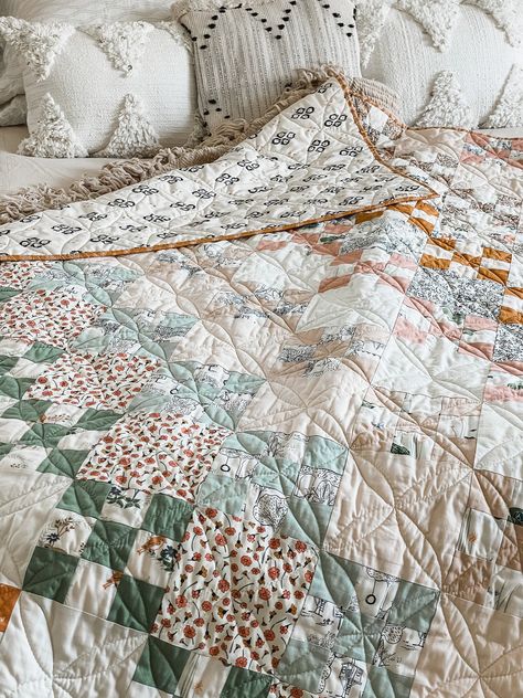 Maureen Cracknell Fabrics — Blog — Sharon Holland Designs Quilt Bed Aesthetic, Patchwork Quilt Designs, Simple Vintage Quilt Patterns, Cottage Core Quilt Patterns, Farmhouse Quilts Pattern, Dark Colored Quilts, Quilt Bed Spread, Quilt Wall Decor, Living Room Quilt