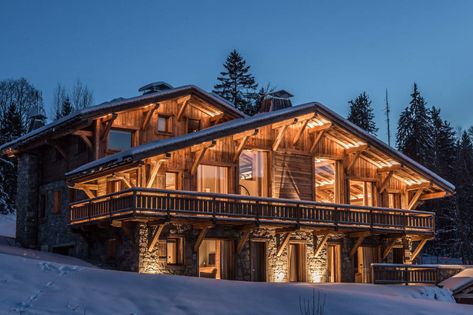 Chalet Exterior, Timber Frame House, Alpine Chalet, Chalet Design, Luxury Ski Chalet, Cabin Exterior, Facade Lighting, Log House, Apartment House