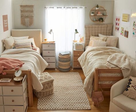 Modern Farmhouse Dorm Room, Farmhouse Dorm Room, Country Style Dorm Room, Tan And White Dorm Room, Brown And Cream Dorm Room, Boho Dorm Room Ideas Colleges, Western Dorm Room Ideas, Boho Dorm Room, Cozy Dorm Room