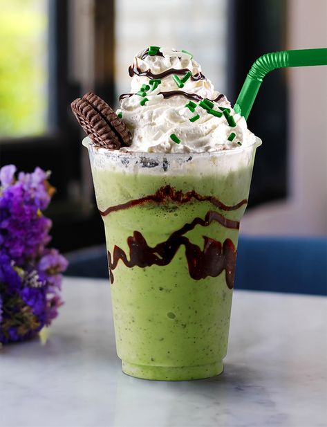 Lucky Mint Milkshake Ice Cream Milkshake Recipe, Ice Cream Milkshake, Milkshake Shop, Substitute Ingredients, Mint Milkshake, Mint Desserts, Oreo Shake, Mint Chip Ice Cream, Mint Mocha