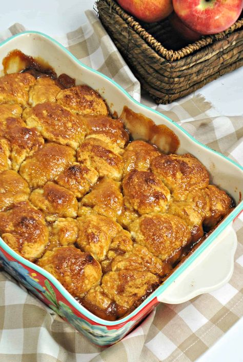 Semi-Homemade Apple Pan Dowdy Recipe Apple Dowdy, Bisquick Cobbler Recipes, Apple Pan Dowdy, Homemade Apple Cobbler, Apple Crumble Bars, Apple Cobbler Recipe, The Cobbler, Cobbler Topping, Apple Cobbler