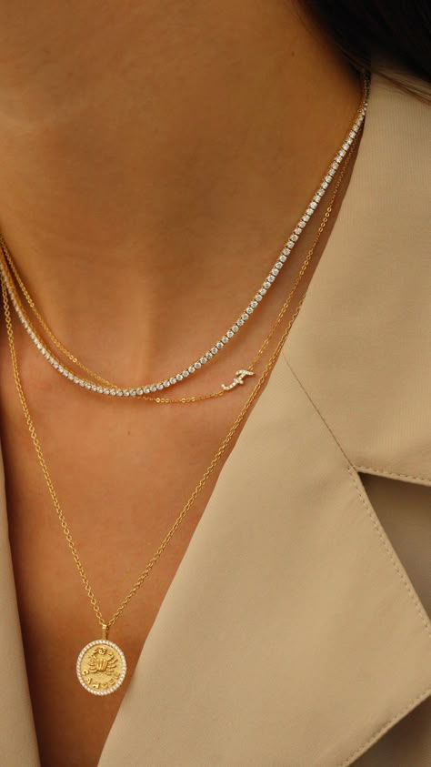 18k gold diamond Hepburn choker.  ﻿5.46cts diamonds  #AKHCK Gold Pendant Necklace Layered, Gold Dainty Necklace Stack, Julery Necklaces, Casual Diamond Necklace, Diamond Necklace Stacking, Gold Necklace Combo, Vintage Aesthetic Jewelry, Acssesories Trend 2024, Trend Accessories 2024