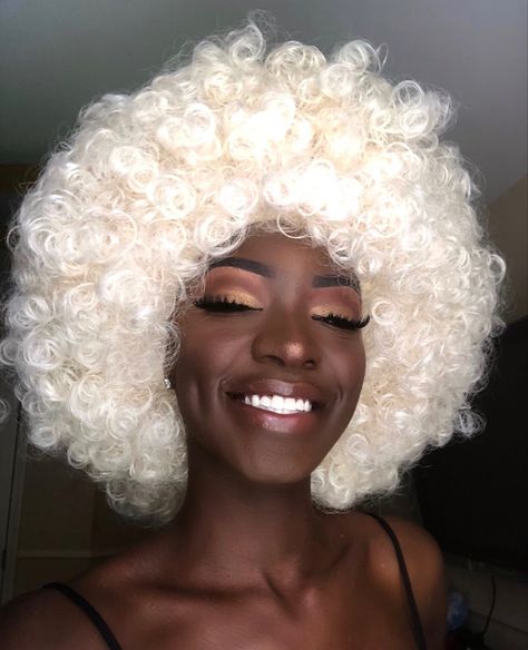 Grey Dyed Hair, White Hair Dark Skin, White Curly Hair, White Afro, Black And White Girl, Blonde Hair Girl, Pelo Afro, Afro Wigs, Hair Reference