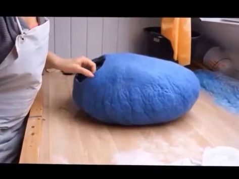 How To Make A DIY Felted Cat Cave – Felting Cat Pod, Felted Cat, Cat House Diy, Wet Felting Projects, Wool Cat, Needle Felting Tutorials, Knitted Cat, Cat Cave, Wet Felt