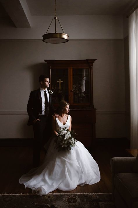 Top 10 Tips for Indoor Wedding Photography Inside Wedding Photography, Interior Wedding Photography, Winter Wedding Photography Indoor, Indoor Wedding Couple Photos, Inside Wedding Pictures, Wedding Couple Poses Indoor, Indoor Wedding Picture Ideas, Indoor Wedding Reception Photography, Indoor Wedding Poses