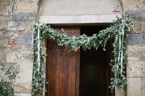 Olive Leaf Garland | photography by http://www.leliascarfiotti.com Olive Leaf Garland, Olive Branch Garland, Olive Branch Wedding, Algarve Wedding, Medical Study, Couple Together, Pew Decorations, Olive Wedding, Summer Wedding Bouquets