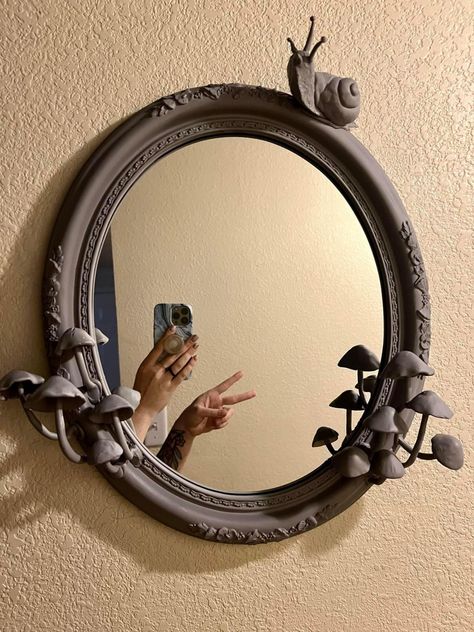 Polymer Clay Mirror Frame, Foam Clay Mirror, Clay On Mirror, Air Dry Clay Mirror Frame, Clay Frame Diy, Clay Frame Ideas, Oven Baked Clay Projects, Baked Clay Crafts, Air Dry Clay Mirror