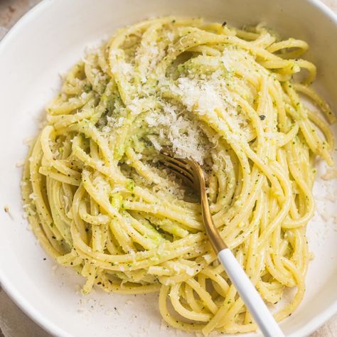 Creamy Lemon Pesto Pasta (Quick and Easy Recipe!) Spaghetti With Lemon Pesto, Lemon Pesto Pasta Recipes, Creamy Lemon Pesto Pasta, Lemon Pesto Recipe, Trader Joes Lemon Pesto, Trader Joe’s Lemon Pesto Ideas, Trader Joes Lemon Pesto Recipe, Pepper Jack Mac And Cheese Recipe, Lemon Pesto Sauce