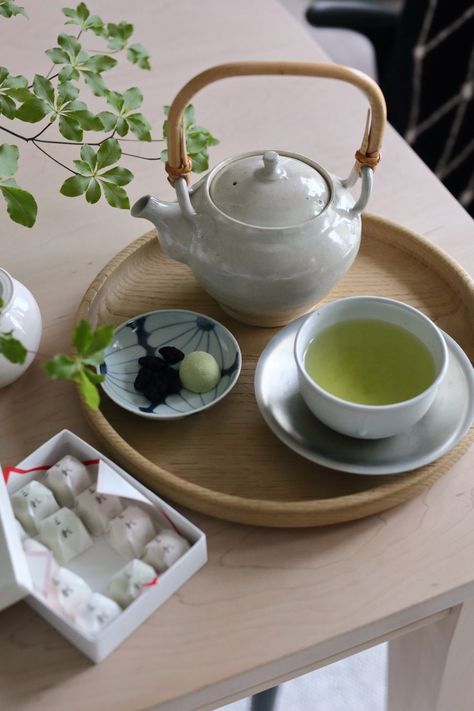 Do you want to lose weight by drinking tea? If so, click on the link on my post to learn more!!! Tea Japan, Tea Facts, Tea Organization, Asian Tea, Tea Culture, Tea Benefits, Ginger Tea, Japanese Sweets, Tea Art