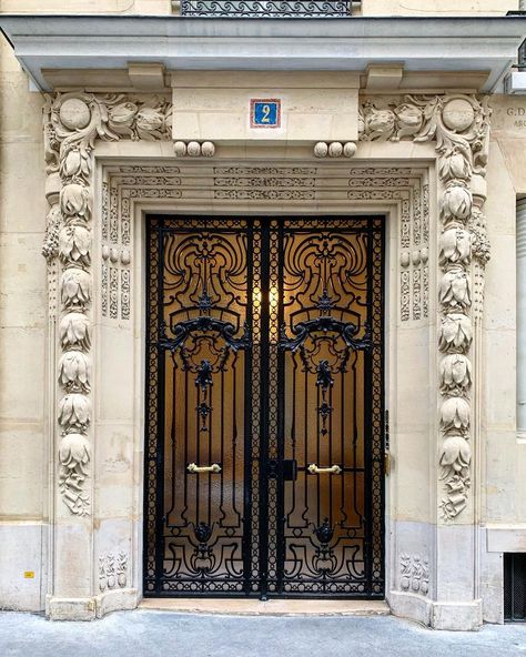 Art Deco Entrance Door, Statue Of Liberty Facts, Art Nouveau Door, Double Front Entry Doors, Paris Door, Interesting Doors, Android Wallpaper Black, Iron Front Door, Iron Entry Doors