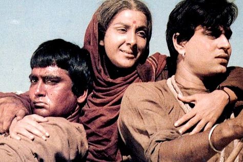 Mother India (1957): Taking inspiration from his 1940 film 'Aurat', director Mehboob Khan remade the film in 1957 as 'Mother India'. The film revolves around the story of Radha (Nargis) who struggles to raise her sons in the absence of her husband and survive against a money-lender. With some powerful performances by Nargis, Sunil Dutt and Rajendra Kumar, 'Mother India' became the first Hindi film to be nominated for the Oscars. Oscars 2023, Mother India, Light Film, Best Documentaries, Best Director, Cinema Movies, The Oscars, Indian Movies, Scene Photo